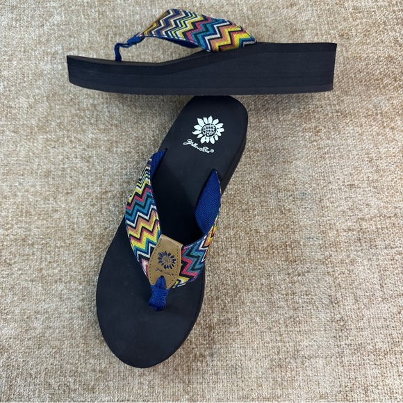 Yellow Box Chevron Toe Thong Wedge Sandals Women’s Size 9 - Picture 1 of 13